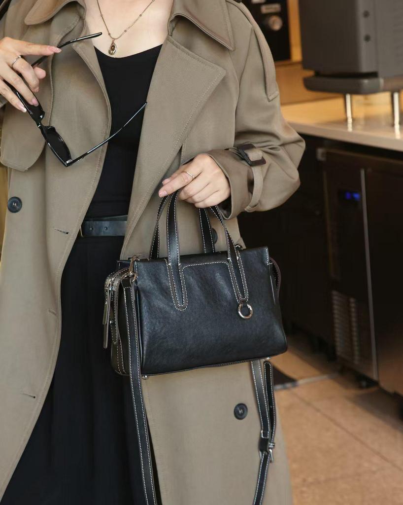 2024 Women's Retro Cowhide Shoulder Messenger Bag - High-End, Large Capacity Commuter Handbag