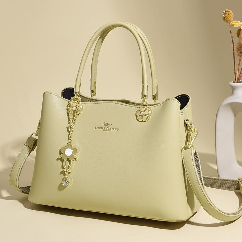 This Large-capacity Handbag Is A Stylish, Versatile and Niche Gift for Women