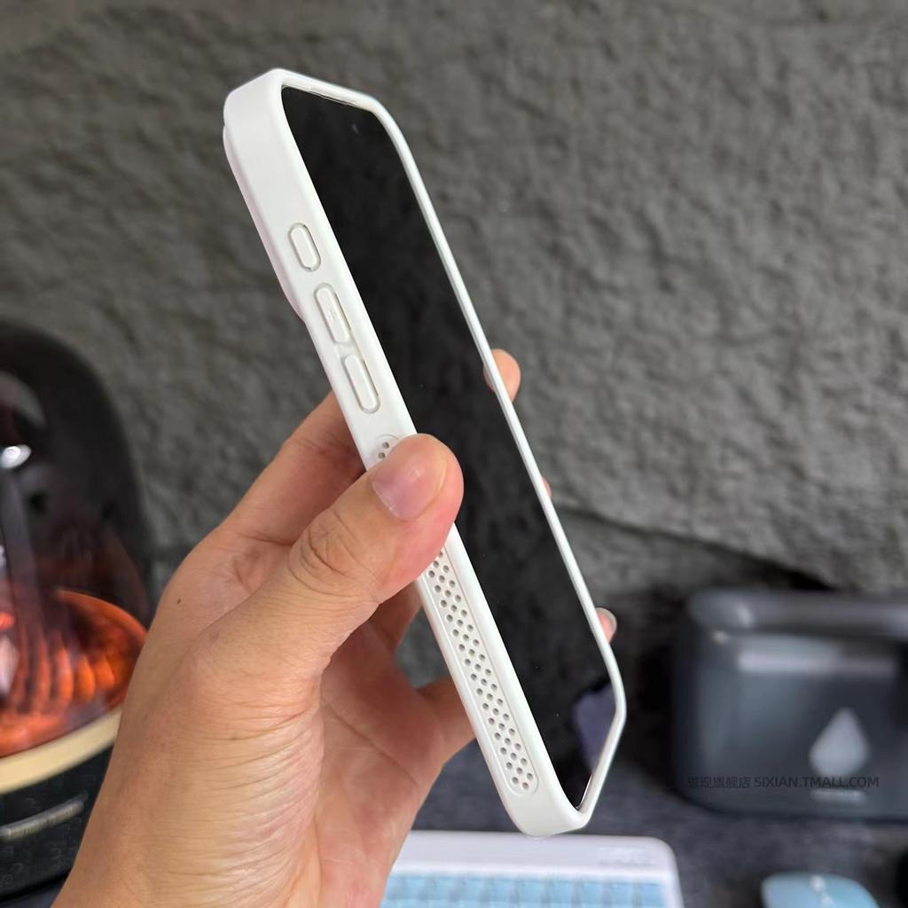 Applicable to iPhone17PRO mobile phone case large hole honeycomb heat dissipation mesh case magnetic wireless charging Apple 16 hard sheath