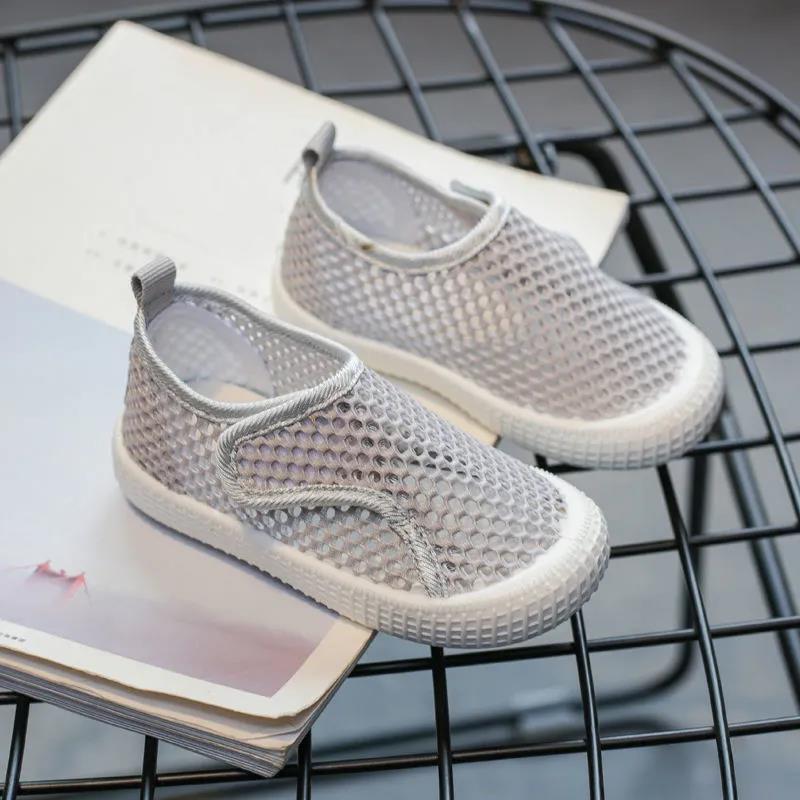 Sommerschuhe für Jungen und Mädchen, weiche Sohle, sportliche leichte flache Schuhe, rutschfeste, einfarbige, lässige Schuhe aus ausgehöhltem Netzgewebe