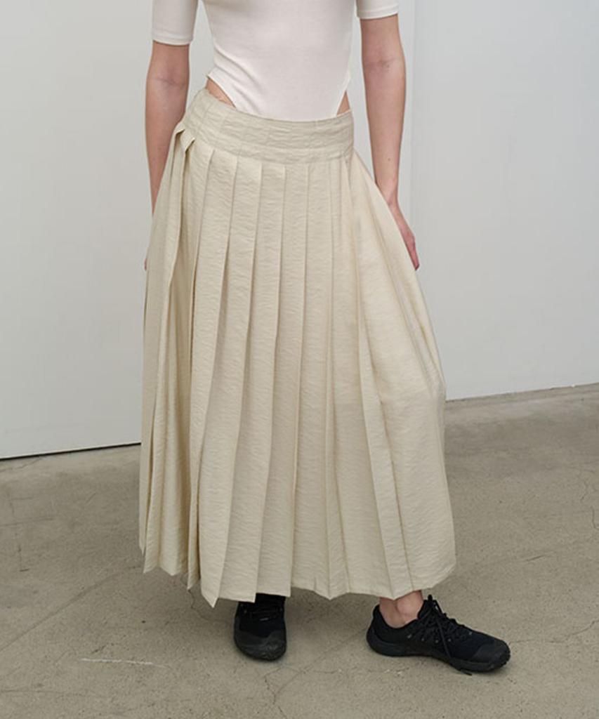 Eine Cut-Off Pleated Skirt (Black)