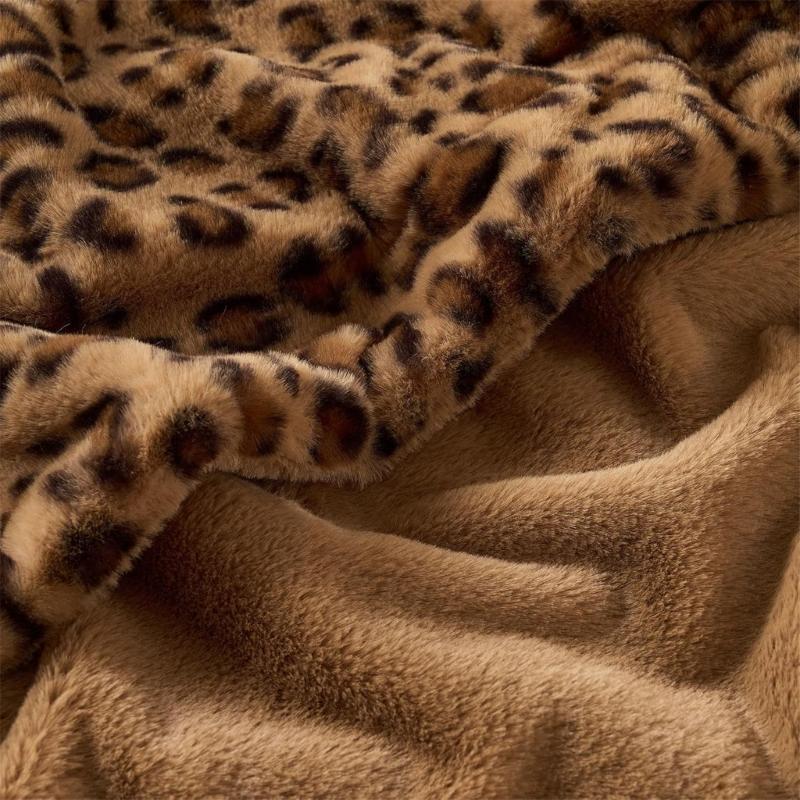 Skin Friendly Polyester Fleece Blanket Leopard Pattern Double Layer Thick for Sensitive Individuals