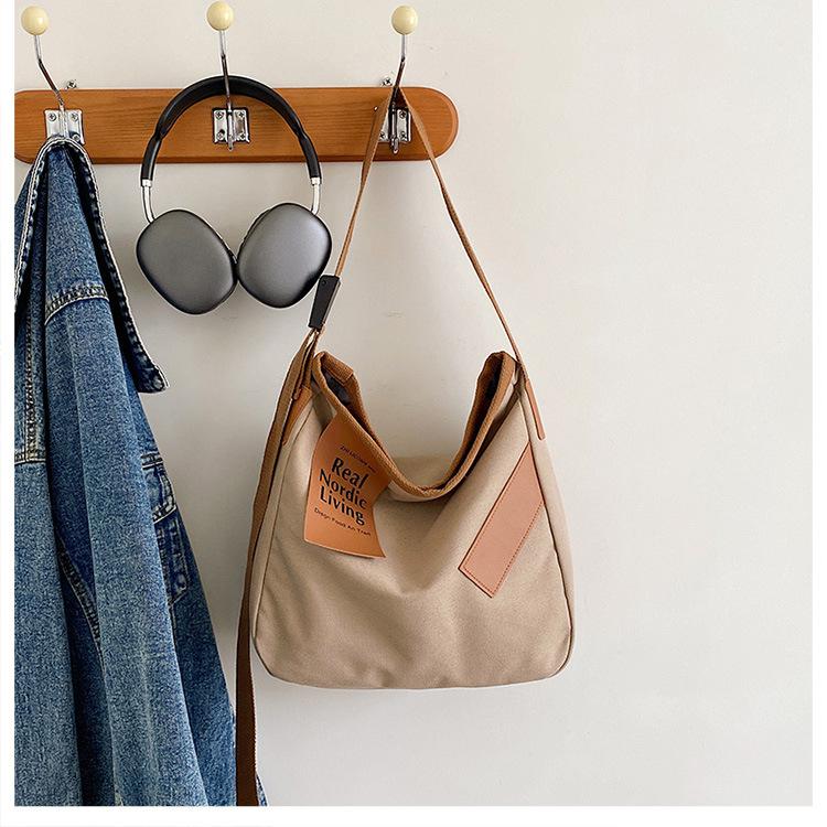 

Foreign style women s bag canvas bag 2024 new shoulder bag Korean version fashionable contrasting color handbag wide shoulder strap bag хакі
