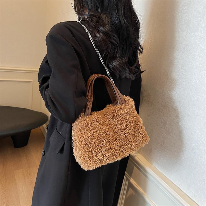 

Niche Mao Mao handbag bag women s 2025 new versatile high-end plush chain shoulder messenger bag 24*12*15 коричневый