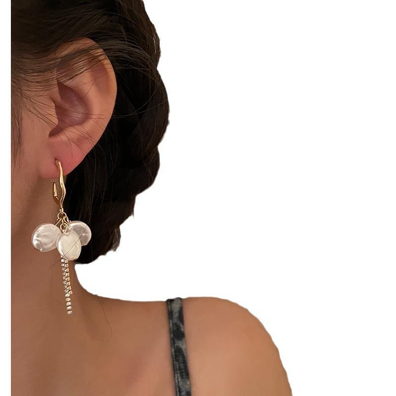 Women's Retro Faux Pearl Asymmetrical Drop Earrings