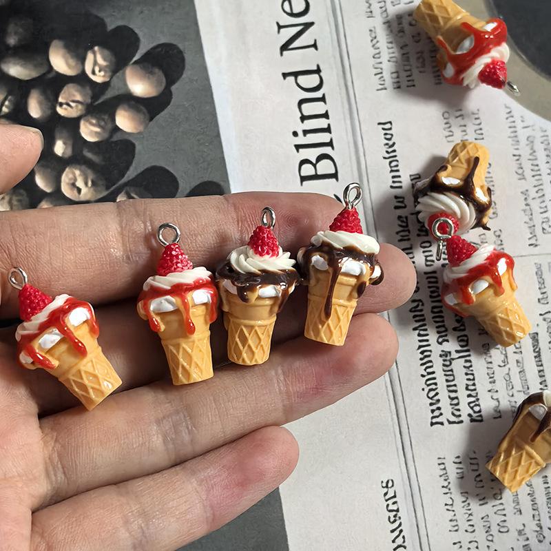 10Pz Fai da Te Carini Orecchini Braccialetti Accessori Marmellata di Fragole Simulato Gelato Resina Ciondolo Cibo 3D Per Creazione Gioielli