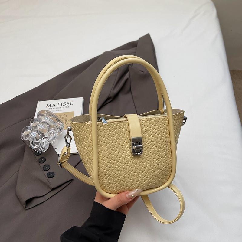 

Niche handbag women s 2025 summer new Korean version trend bucket bag casual simple shoulder messenger women s bag жёлтый