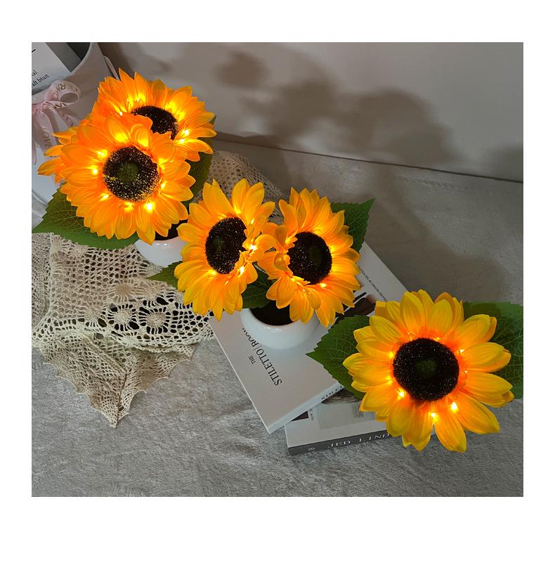 LED Sunflower Bedside Night Light: Indoor Touch-Charging Simulation Bouquet for a Warm Atmosphere