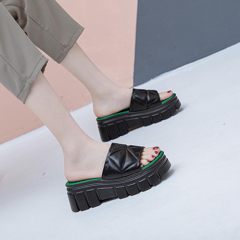 Wedge heel slippers women's summer 2025 new versatile outer wear fashion high-heeled muffin shoes thick-soled inner height-enhancing cool slippers