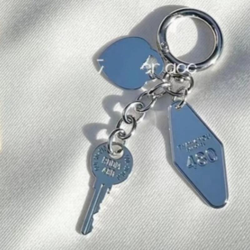 1Pcs Creative Car Keyring Bag Pendant Retro Keychain Jewelry Trinket Y2K Spicy Girl Style Diy Accessories Friends Gift For Women