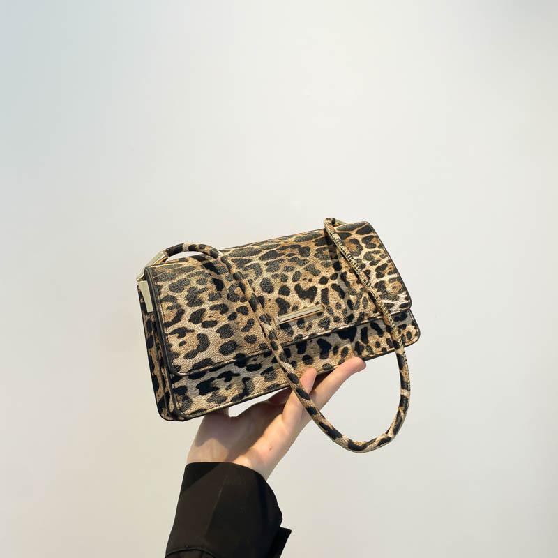 Autumn New Leopard Print Fashion Bag Women's Foreign Versatile Fashion Small Square Bag High Value Trend Personalized Baguette Bag