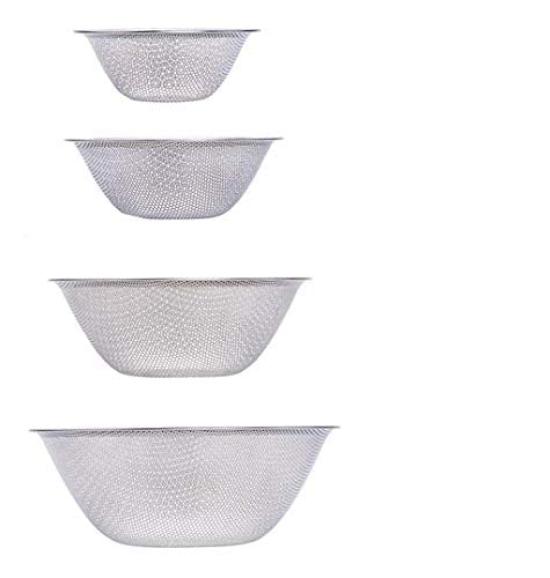 Sori Yanagi Perforierter Siebkorb Hergestellt in Ein 27 cm großer Edelstahl-Siebkorb, entwickelt für hervorragende Drainage und einfache Hergestellt aus einem einzigen Blatt Edelstahl