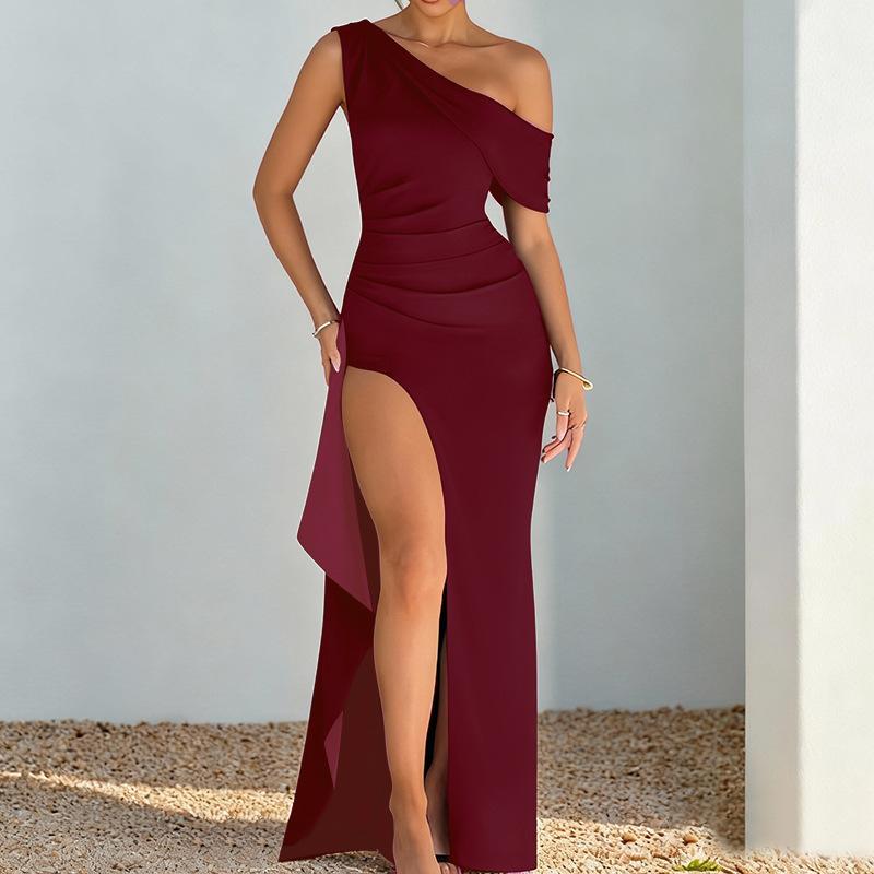 Summer 2026 European and American new slim-fitting long dress European and American style suspender slanted shoulder pleated split A pendulum dress XS