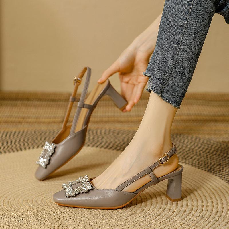 Chaussures simples à bout carré talon moyen 2025 nouvel été strass boucle un mot talon épais chaussures tête de sac vide sandales à talons hauts