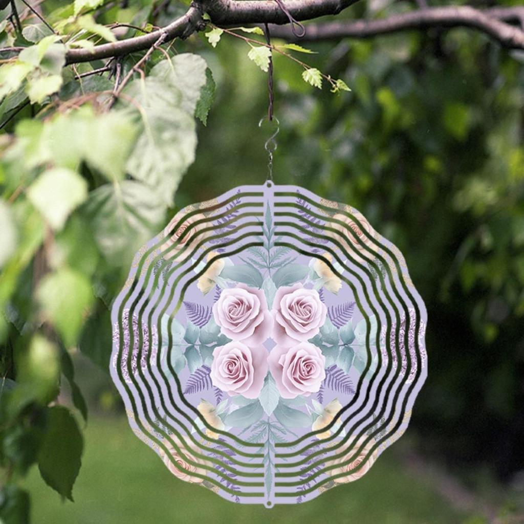 Hängender Windspinner mit rosa Rosen und grünen Blättern, 360 Grad drehendes Metallkunst-Klangspiel für Garten-, Balkondekoration