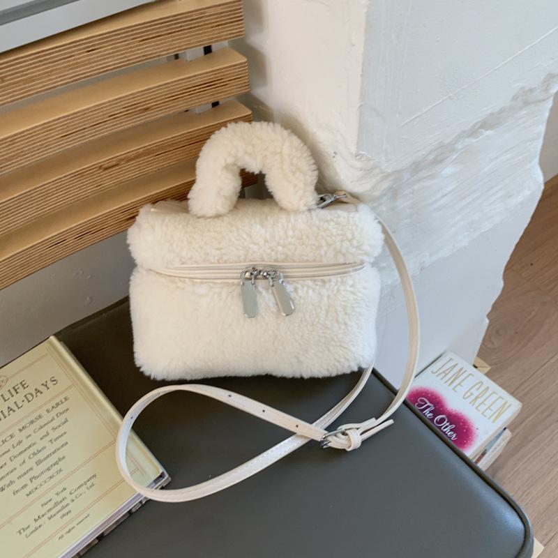 

Plush small bag women s 2025 autumn new fashion fluffy portable box bag high value single shoulder messenger bag