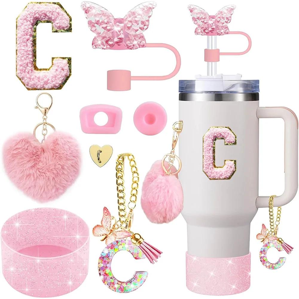 8 Pezzi Accessori per Tazza per Stanley Cup 30oz 40oz Include Coperchio Tappo Cannuccia a Farfalla Piedino in Silicone Maniglia Ciondolo Adesivo con Iniziali