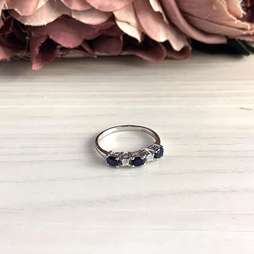 Silver Ring with Natural Sapphire (2030577)