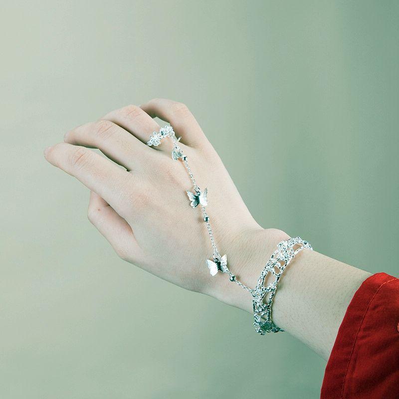 Bracelet and ring integrated female bride antique hand back chain simple fashion retro court Hanfu hand decoration