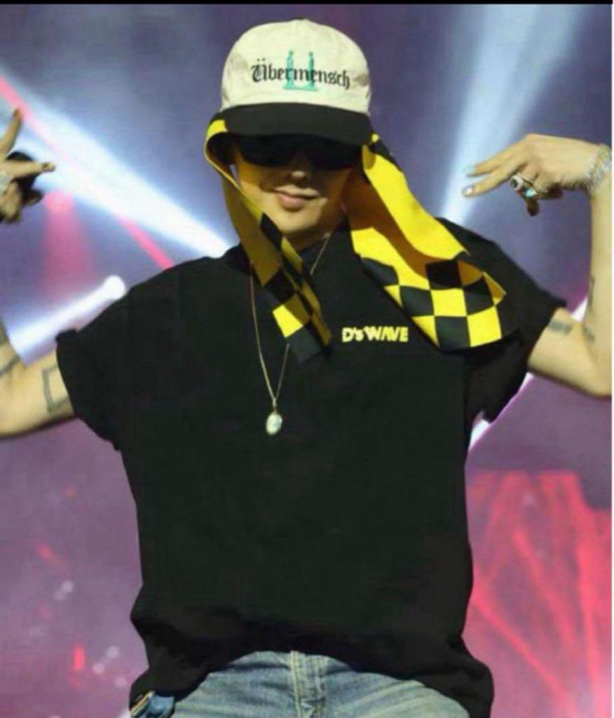 [USED] G-DRAGON Jiyong Daesung T-shirt BIGBANG GD Sol Yongbae