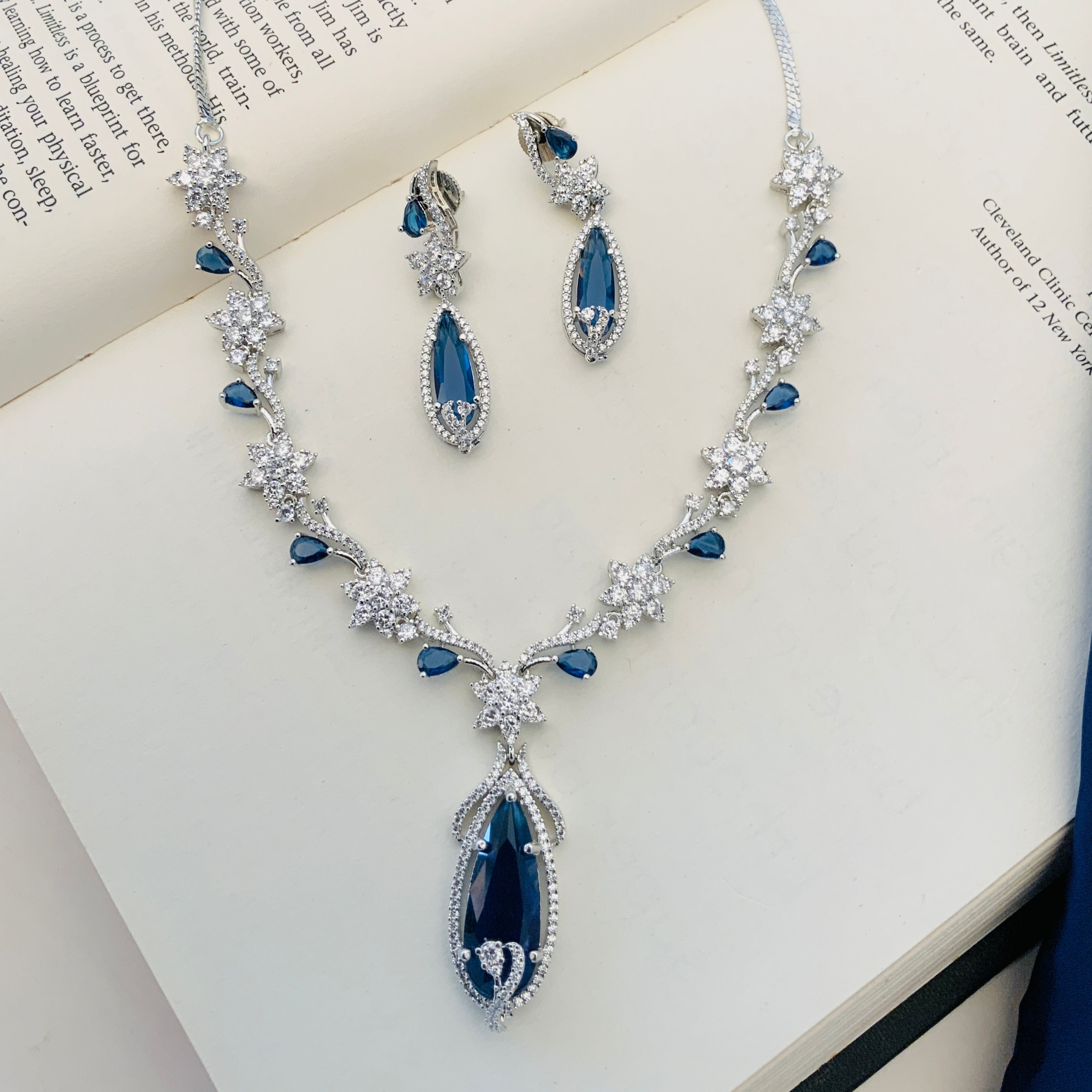 

Посеребренные бриллиантовые круглые колье комплект бриллиантовых колье комплект для женщин белый