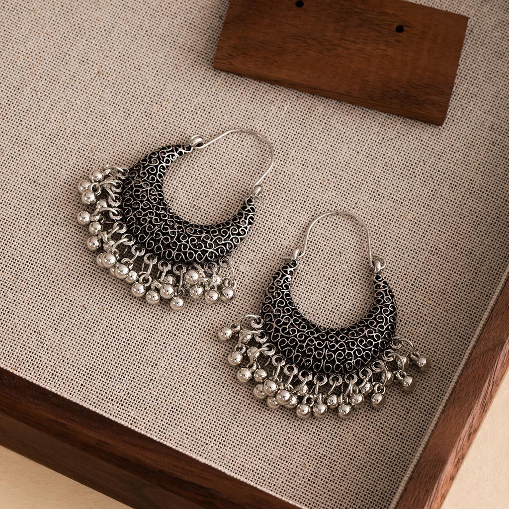 Ethnic Style Retro Temperament High-End Stud Earrings Silver Round Beads Beaded Fringed Earrings Women'S Crescent Light Luxury Earrings