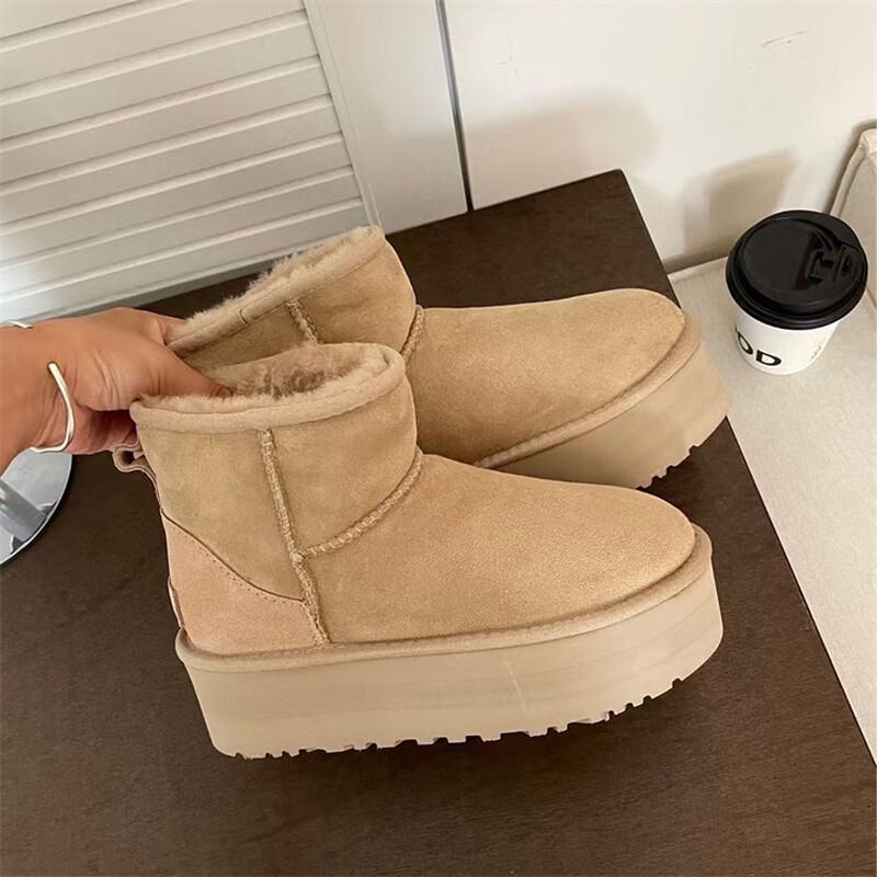 

Женские ботинки-дутики на платформе с подкладкой из овчины 35