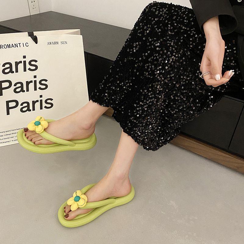 Soft Woman Slippers Cute Summer Shoes for Women 2024 Kawaii Sandals Bathroom Flip Flops Slides On Beach Thick Platform Unique W