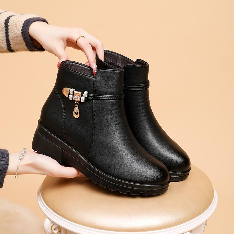 Mom Shoes Winter New Leather Shoes Soft Sole Soft Surface Non-slip Middle-aged and Elderly Women's Cotton Shoes Work Middle-aged and Elderly Short B