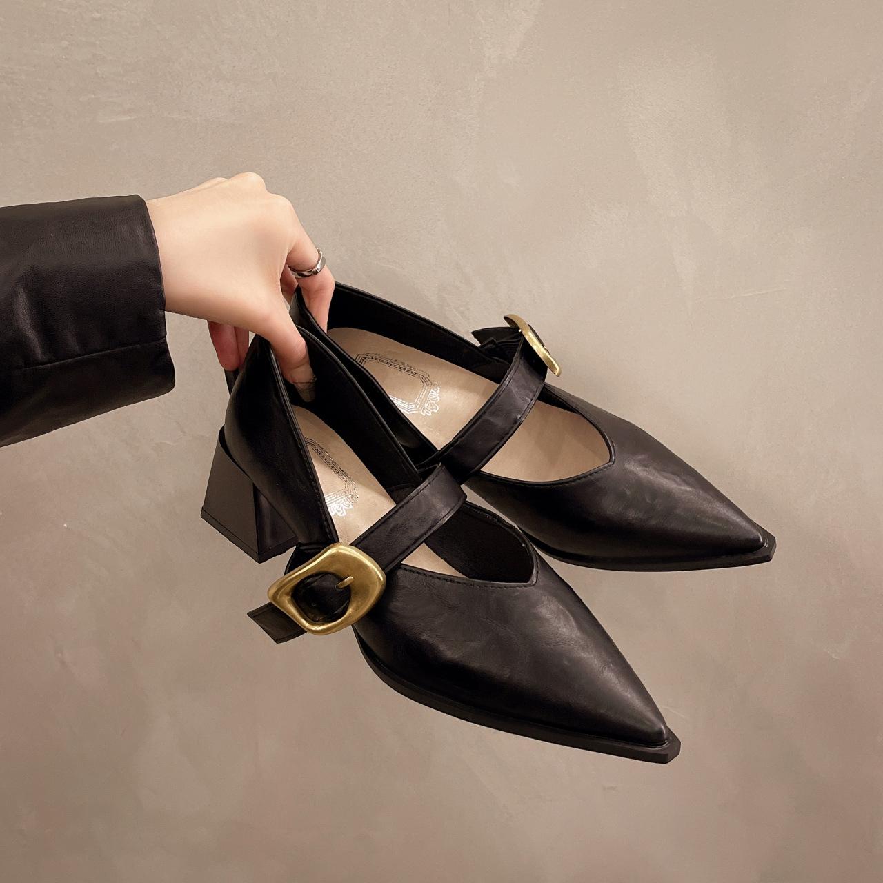 

2025 new French retro small leather shoes large size single shoes women s shoes design sense niche pointed Mary Jane shoes children 41