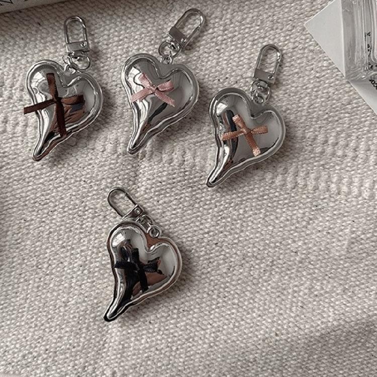 Fashionable Silver Love Heart Bowknot Keychain Charm Sturdy Pendant for Modern Styles Camera and Bag Decoration