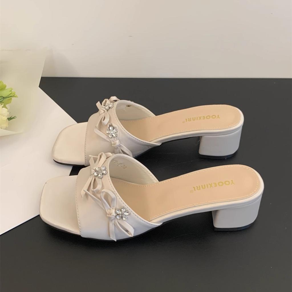 French Medium Heel Open-toed Cool Slippers Outer Wear Women's Shoes 2025 New Summer Rhinestone Bow Thick Heel One-word Drag