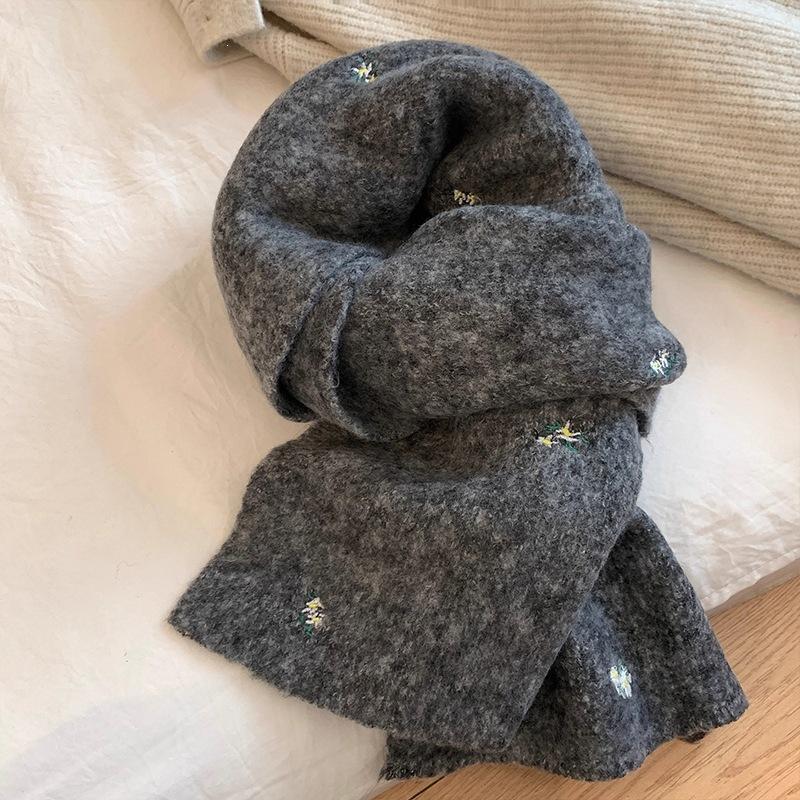 Autumn and winter new fashion warm scarf high-end floral embroidery knitting a versatile scarf women's trend