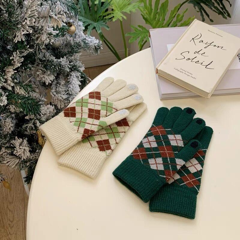 Warm gloves women's winter wool knitted color matching rhombus lattice cold-proof and velvet five-finger students can ride