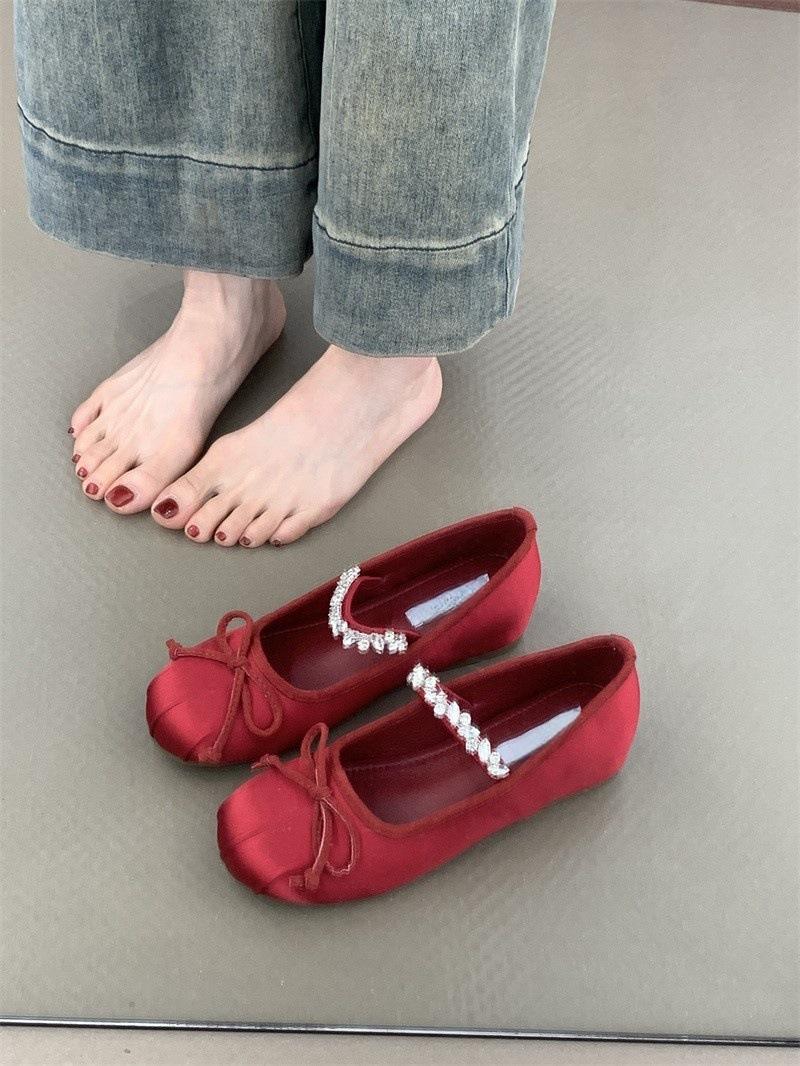 

Туфли Мэри Джейн с небольшой внутренней высотой, новинка 2025 года, нежный сказочный стиль, атласные туфли-балетки со стразами 39 красный