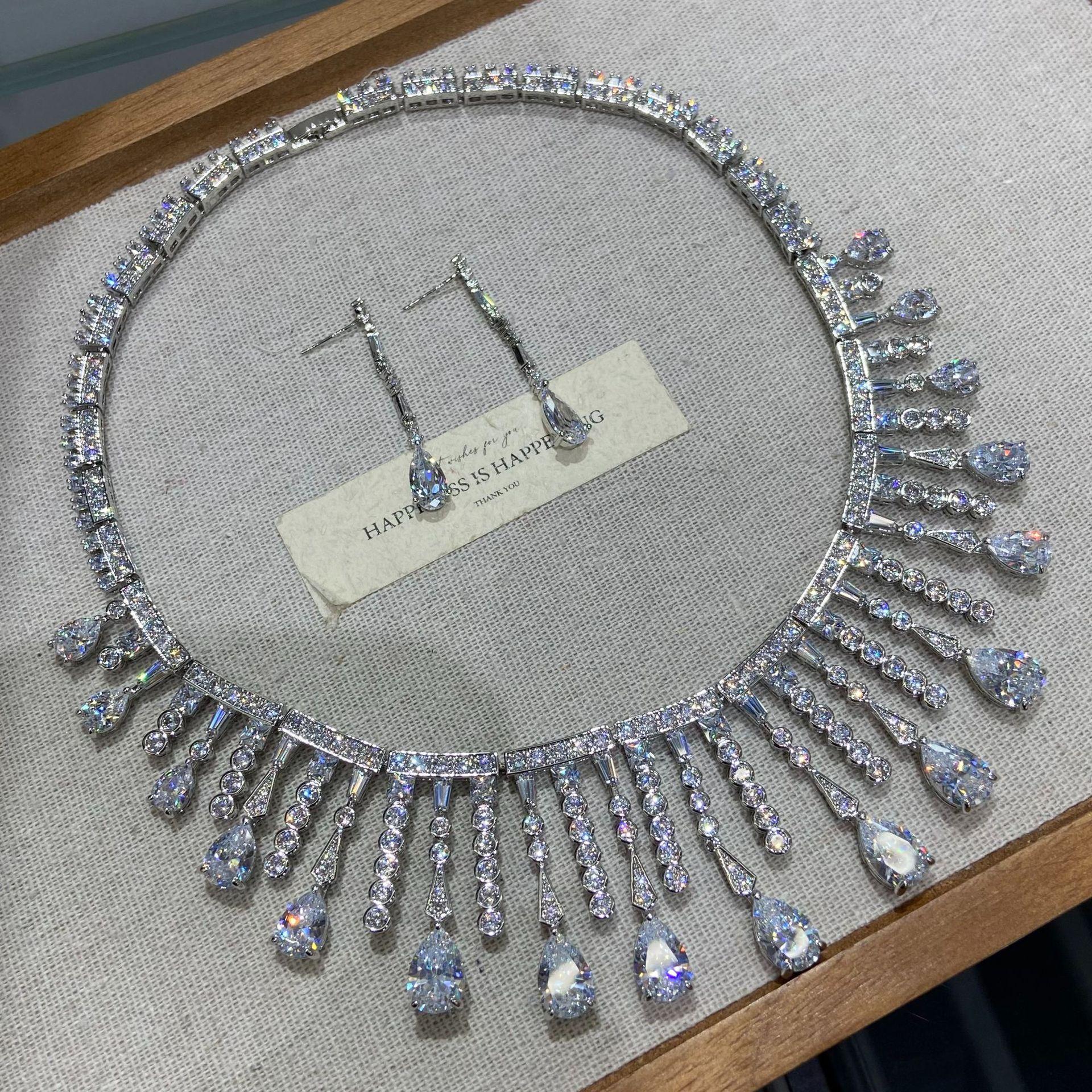 

Niche Design Sense Irregular Geometric Water Drop Bride Necklace Female Personality Versatile Temperament Neck Chain Internet Celebrity Chain