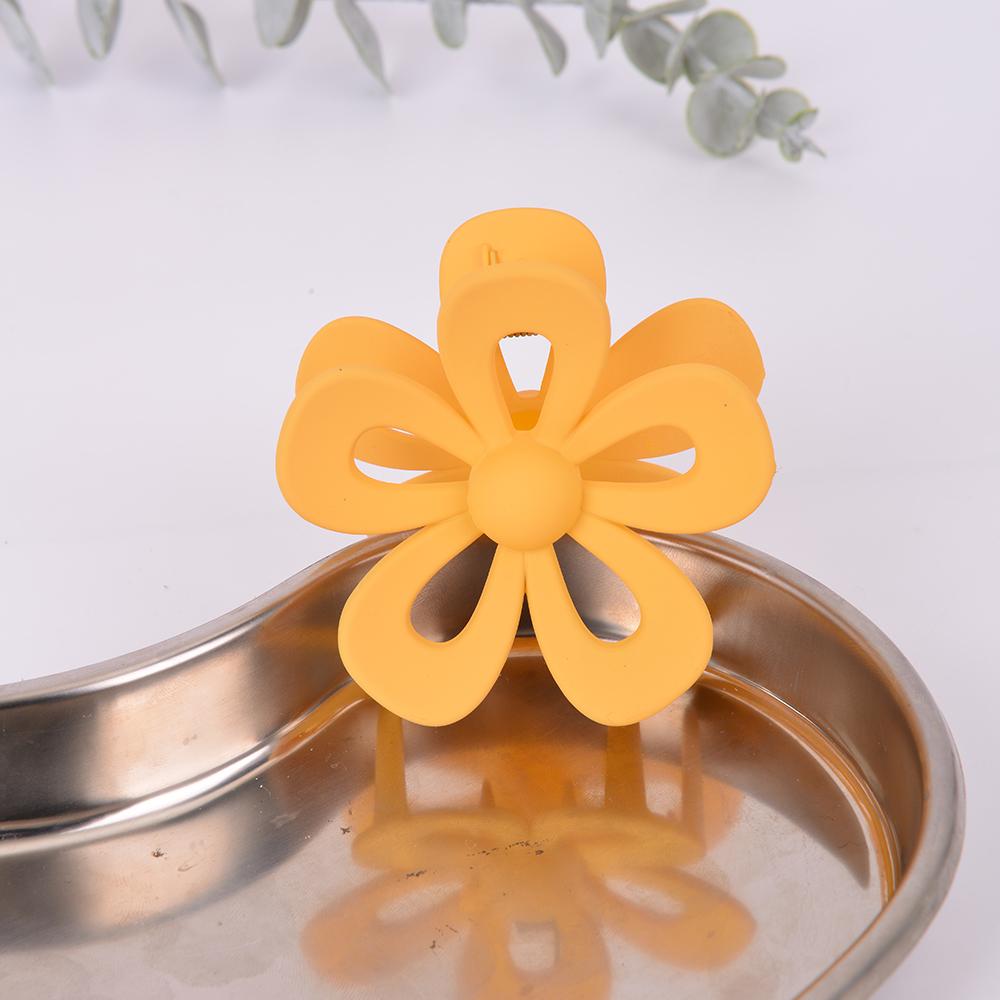 

1pc matte sweet flower hair clip with high-end feeling, back of the head hair clip, simple hollow jelly color hair grip.