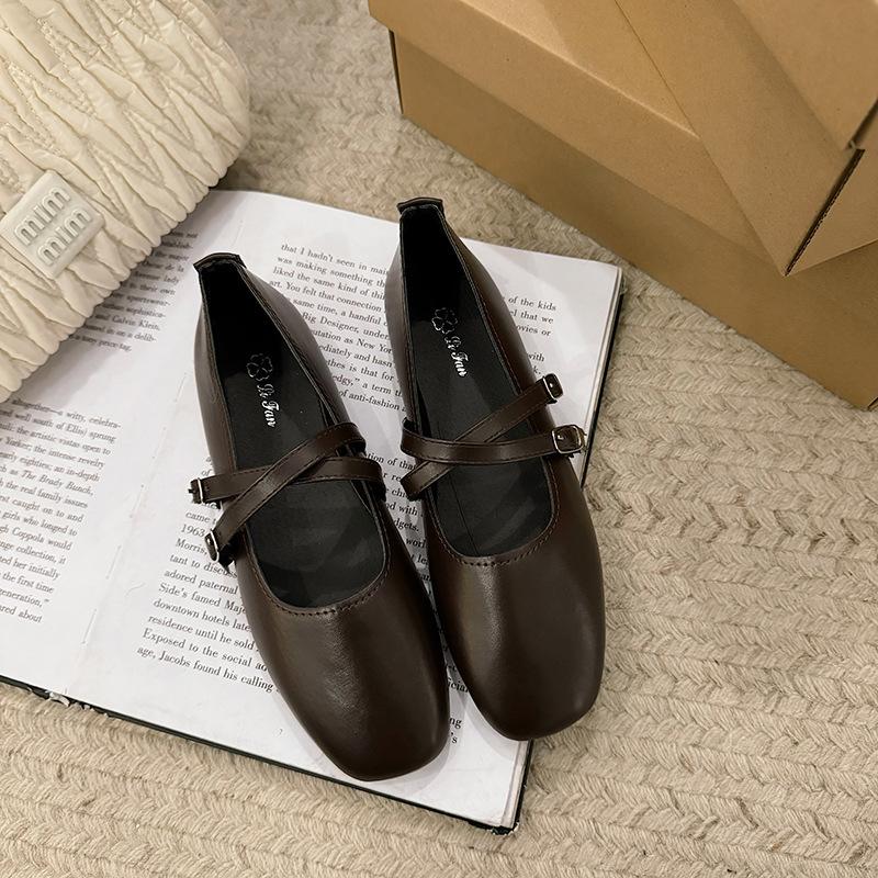 

Срібні туфлі-човники жіночі нові весняно-осінні літні на плоскій підошві темперамент фея квадратний носок з неглибоким вирізом Мері Джейн 40 чорний коричневого кольору