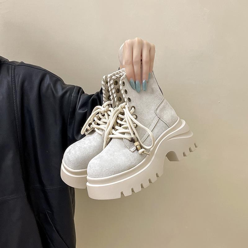 Solid color simple high-end breathable commuter fashion boots women's 2025 autumn and winter new French European and American locomotive Martin boots