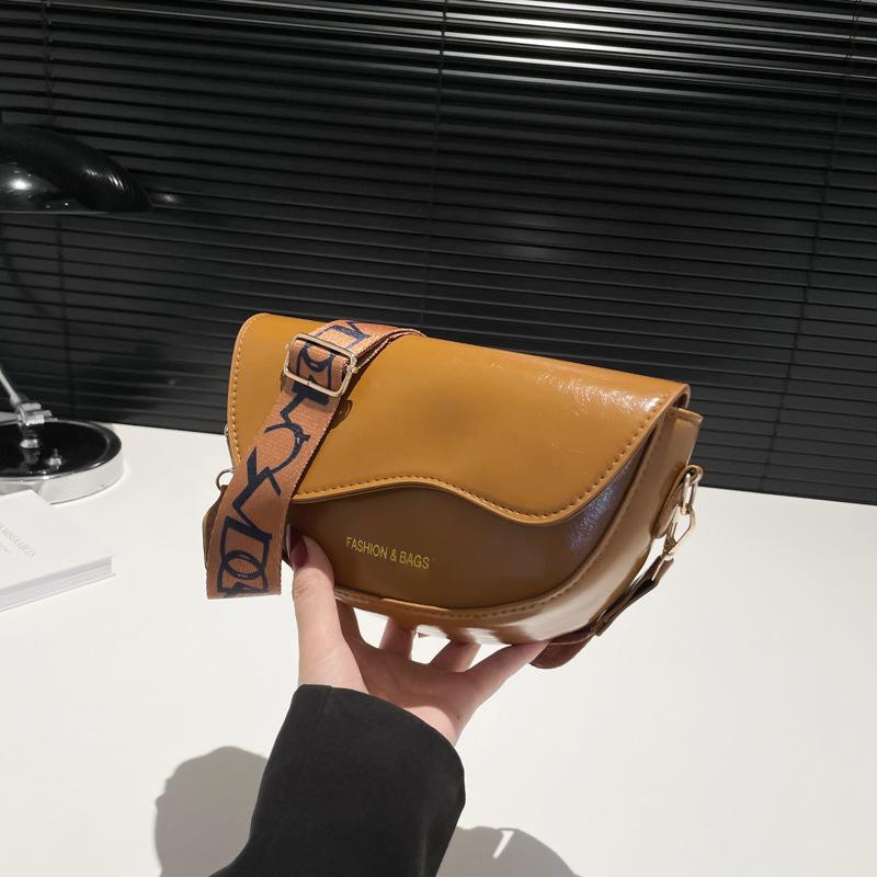 Popular texture retro messenger bag women's 2025 new fashion women's shoulder bag casual commuter saddle bag tide