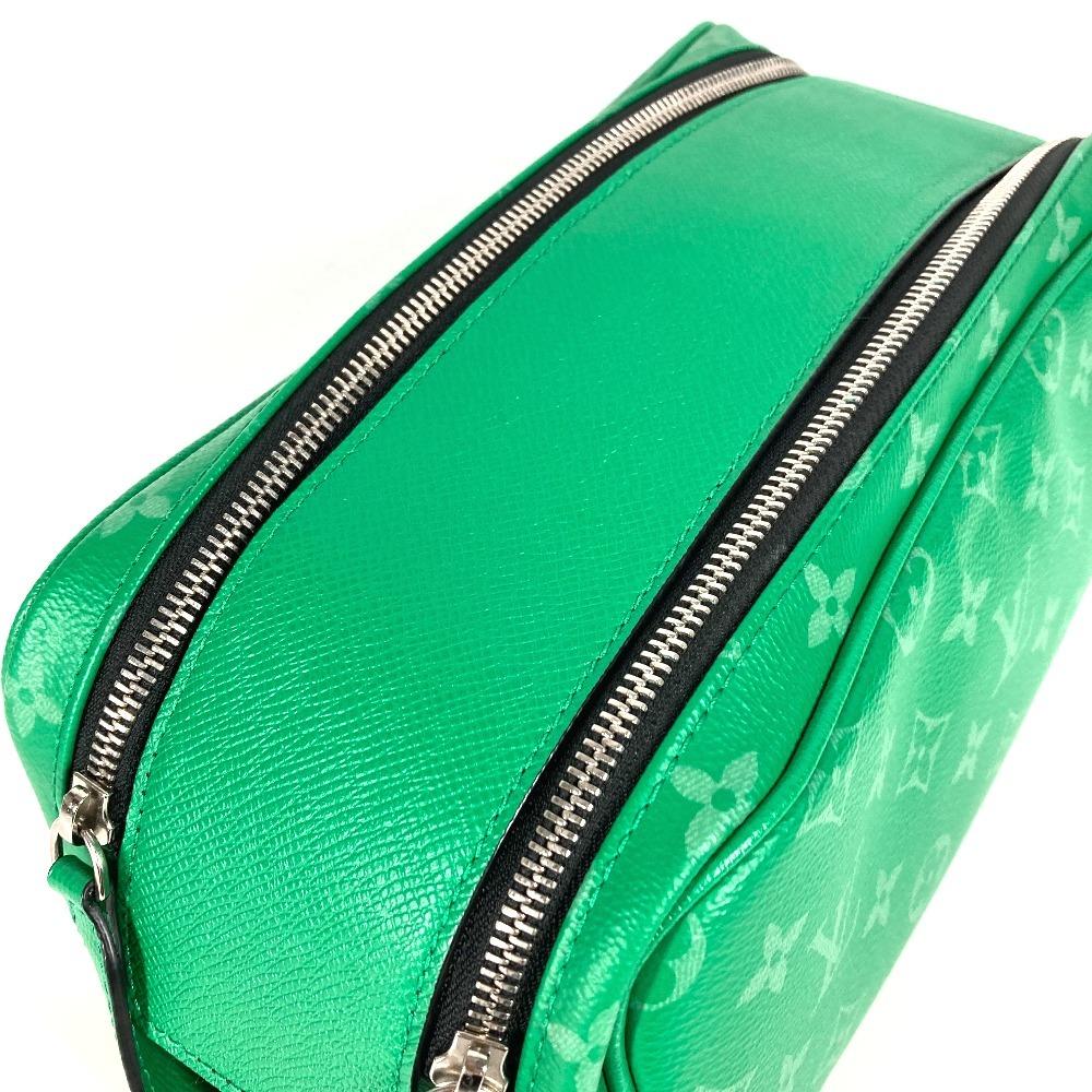 Louis Vuitton  M31013  Taigalama dopp-kit Clutch bag pouch Clutch Hand Bag Green
