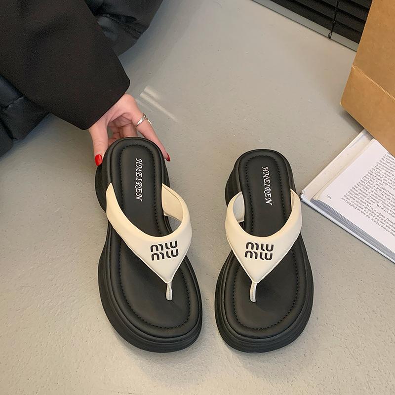 Sub-summer small new fashion thick-soled foot-pinch flip-flops sandals to increase the height of sandals women s shoes 39 2990₽