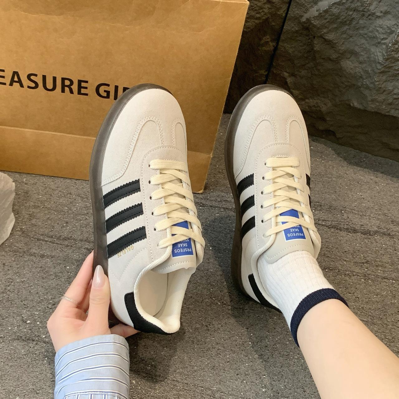 

Dexun shoes women s new leather flat-soled white shoes in summer 2025 color matching retro versatile sports and leisure board shoes 37 світло-сірого кольору