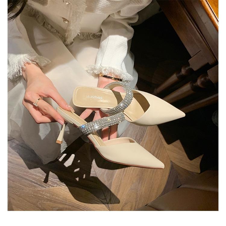 

Grape mother, the same 2024 spring new one-word diamond with pointed head rear air thin heel bag head high heels sandals women s summer 39