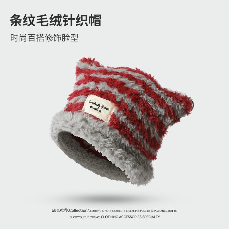 

Winter plush knitted hat, big head circumference, face covering, small face, fashionable and versatile hat, sticker, ear protection, wool hat Average size (54-59cm)