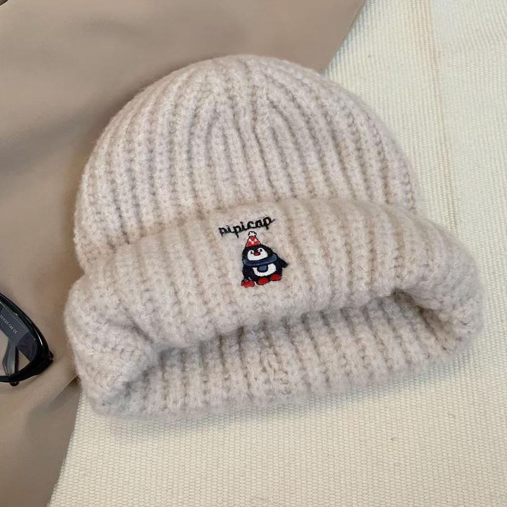 Hat Female winter knitted hat Big head circumference Cute penguin wool hat Show a small face Cold-proof warm windproof cold hat Versatile