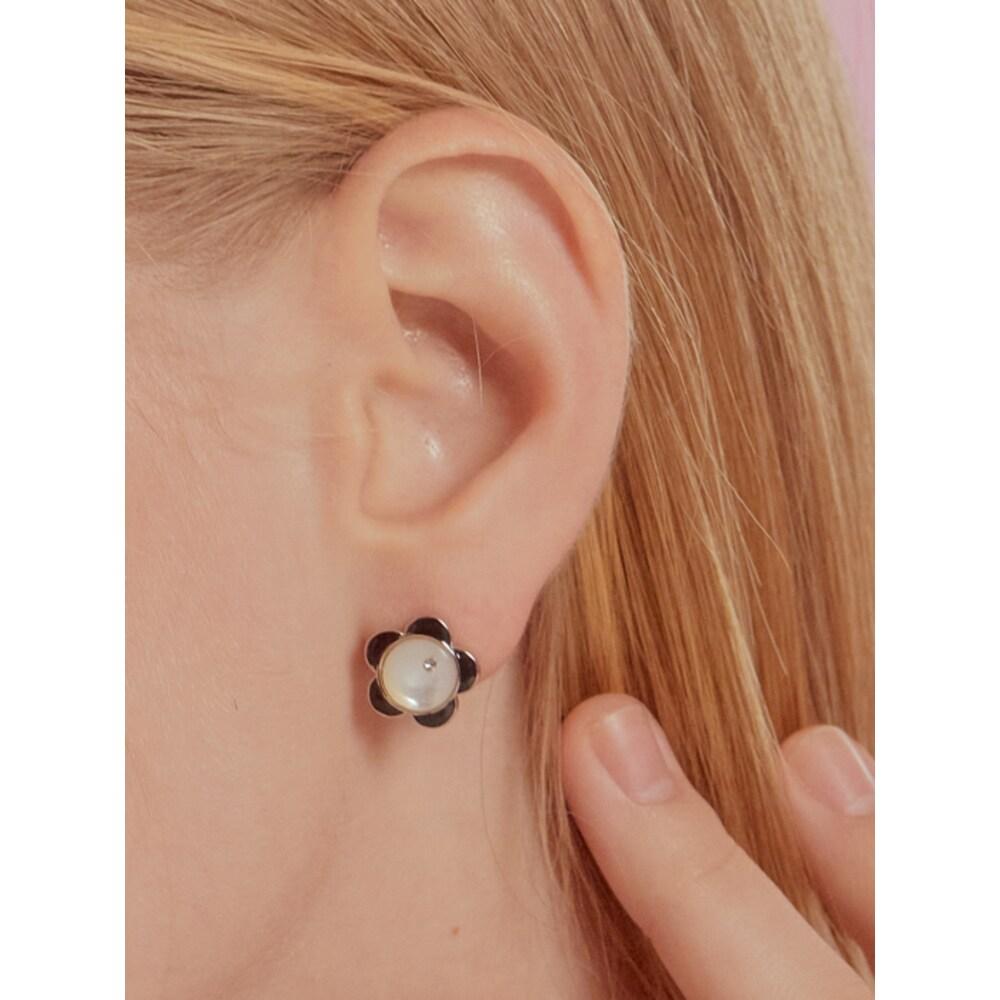 Mother Of Pearl Flower Earrings Ec1911