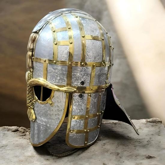 Wikingerhelm im Sutton Hoo Stil Mittelalterlicher Angelsächsischer Helm Handgefertigt Messing Stahl Krieger Geschenk