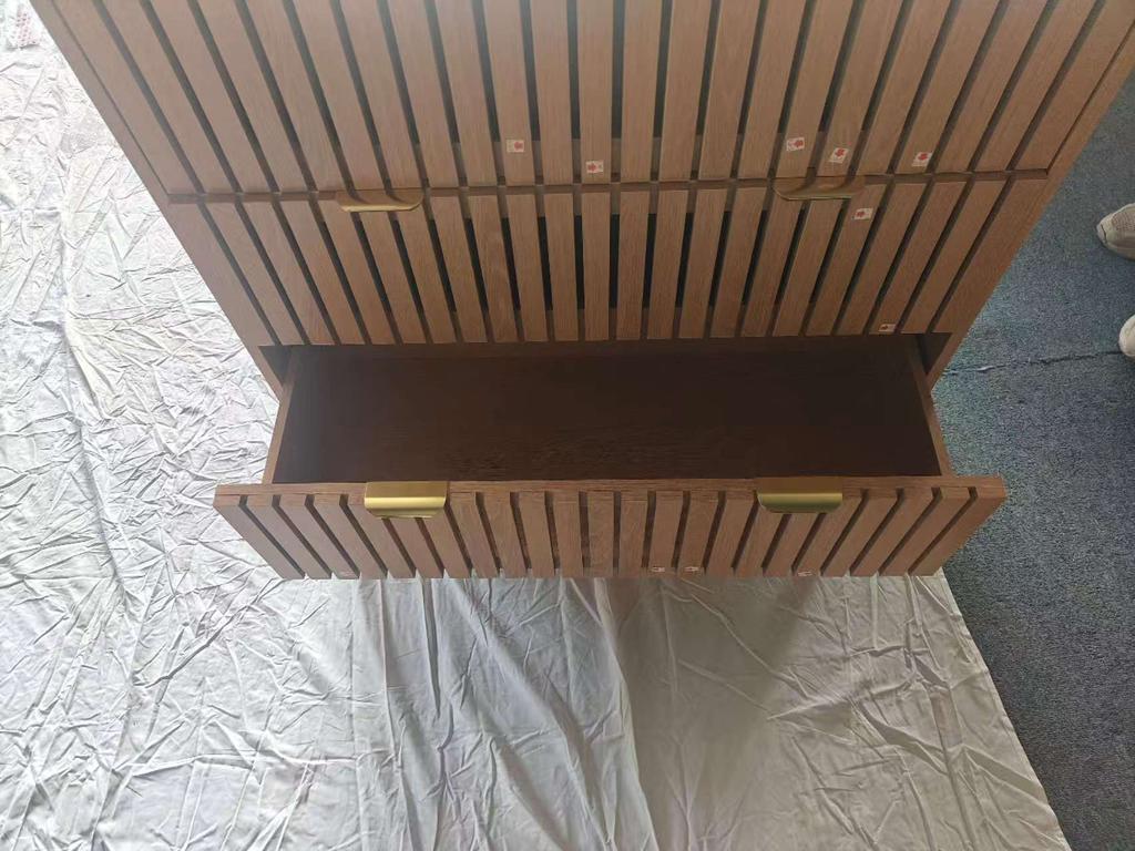 Modern Chest of Drawers in Medieval Country House Style with Three Drawers, Suitable for Living Room, Bedroom, Hallway, Oak Color.