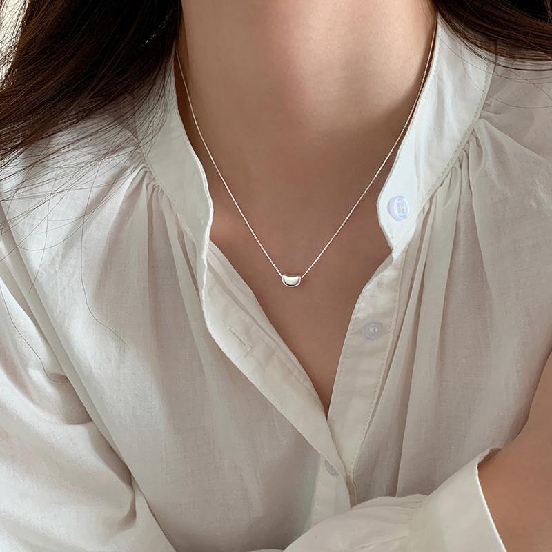 Acacia Bean Necklace for Women, Japanese and Korean Simple and Fashionable Temperament, Cold Style, Versatile Doudou Pendant Collarbone Chain